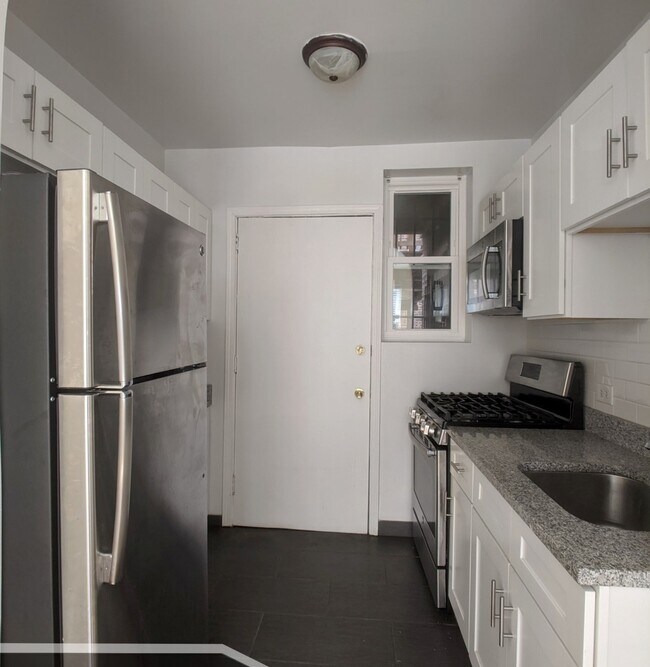 Foto del edificio - 2359 N Drake Ave