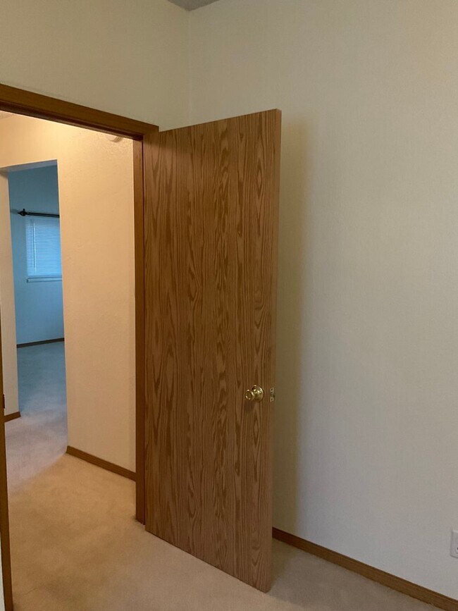 Building Photo - 2 bedroom 1 bath home