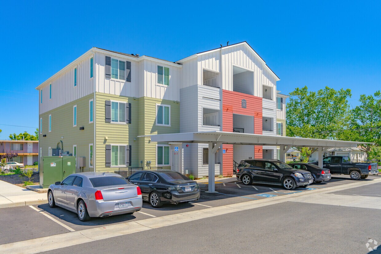 Primario - East Lake Apartments