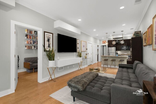 Foto del edificio - Stunning 2-Bedroom Condo in Prime Location