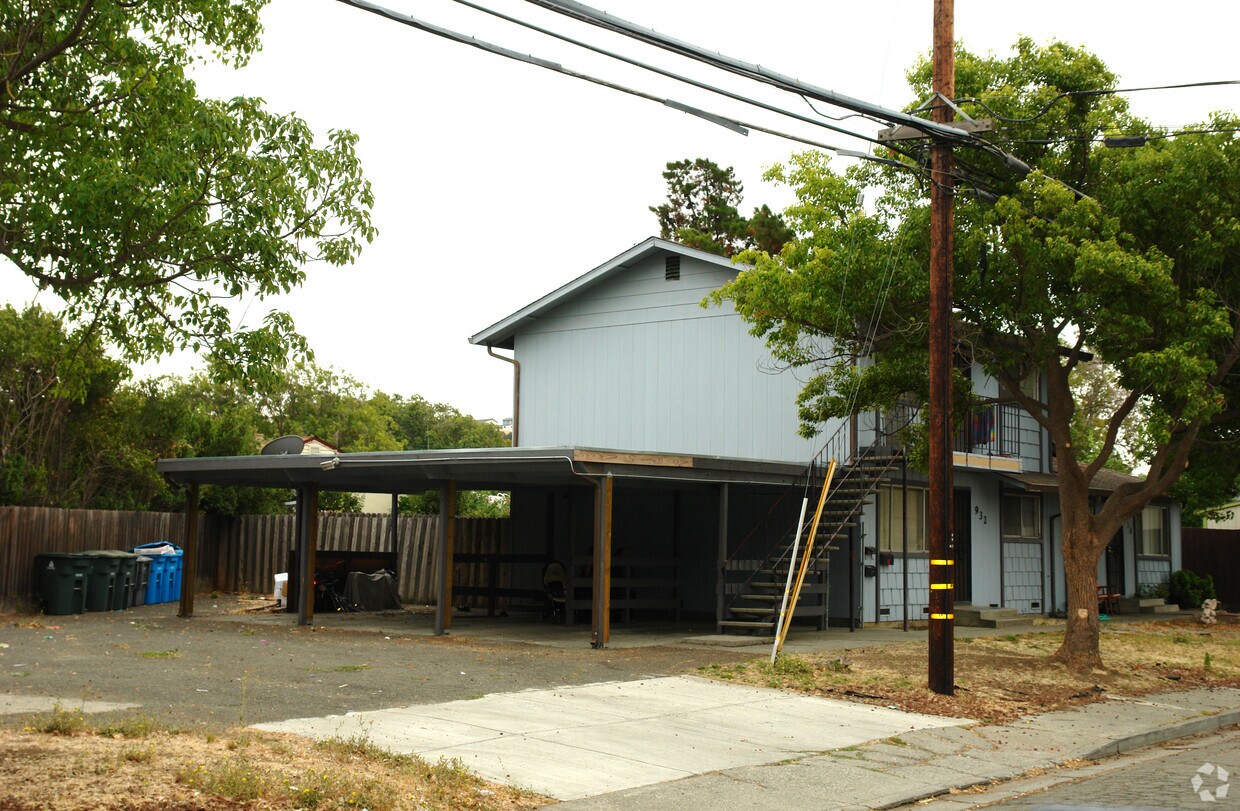 Primary Photo - 930 Heartwood Ave