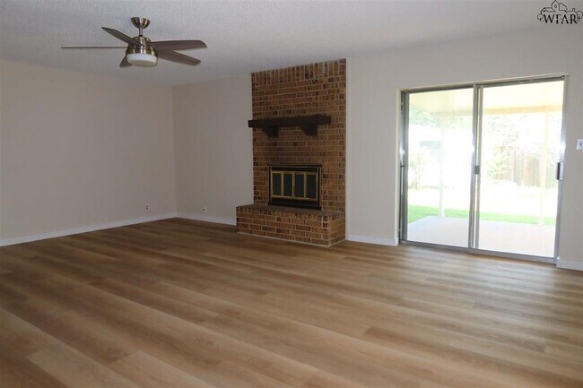 Foto del edificio - 2314 Randolph Dr