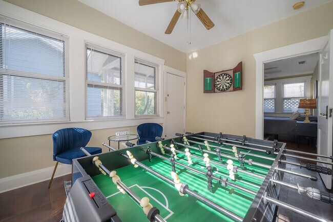 Foto del edificio - 5708 N Suwanee Ave