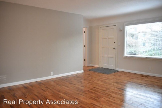 Building Photo - 9801 Roosevelt Way NE