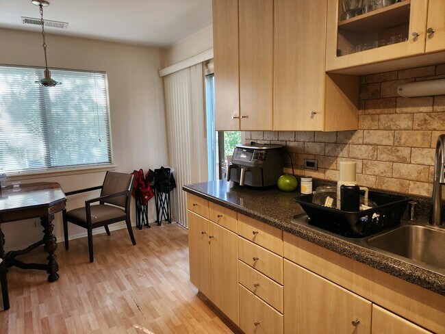 Foto del edificio - 1021 Boxwood Ct