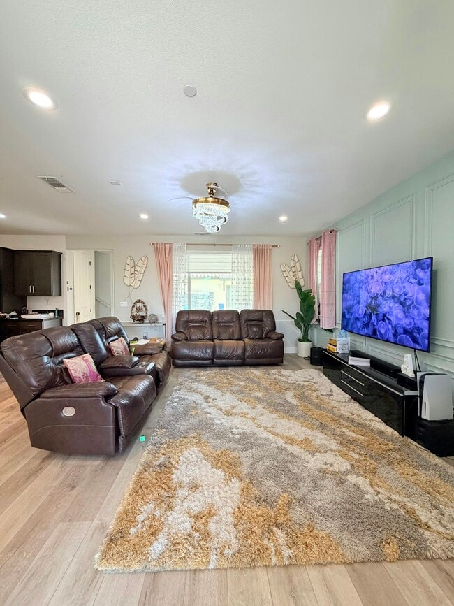 Foto del edificio - 1676 S Central Pkwy