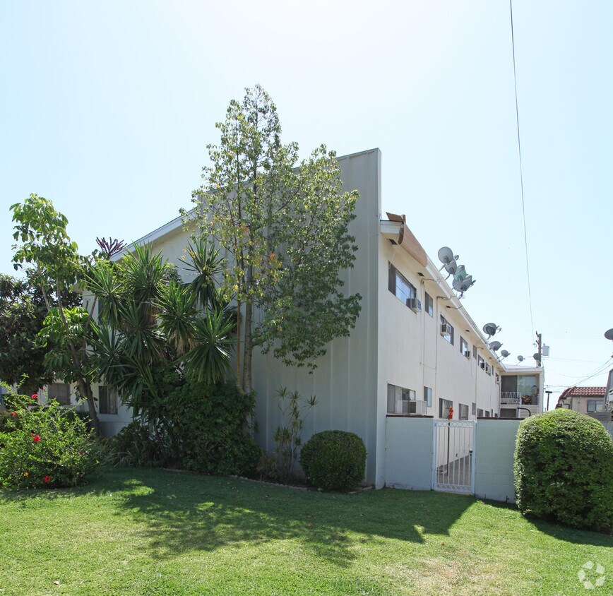 Building Photo - 1040 Elm Ave