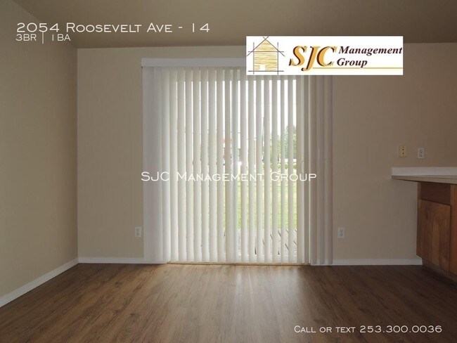 Foto del edificio - 2054 Roosevelt Ave