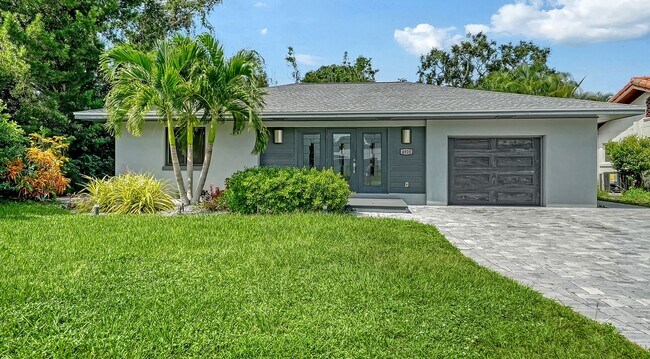 Building Photo - Museum's Area Home