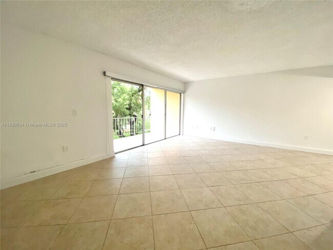 Foto del edificio - 9371 Fontainebleau Blvd