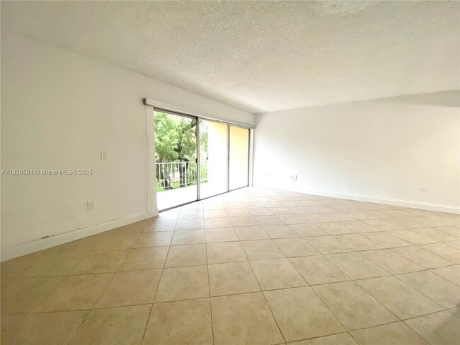 Building Photo - 9371 Fontainebleau Blvd