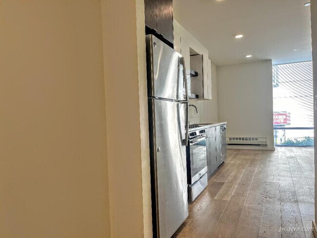 Building Photo - 520 9th St