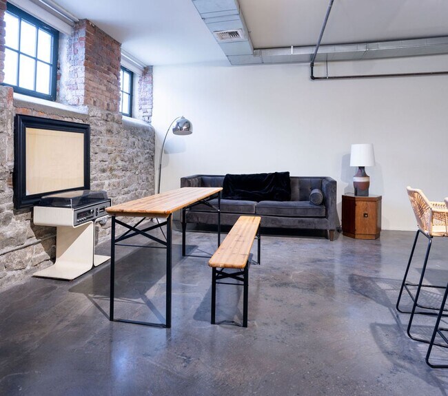 Foto del edificio - Garden View 1 Bedroom Loft Ready for move in