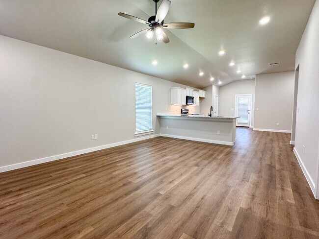 Building Photo - Brand-New, Move-In Ready!