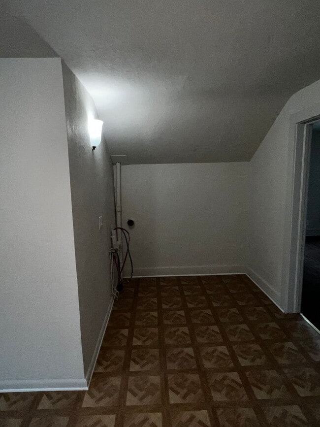 Building Photo - 1111 S Main St