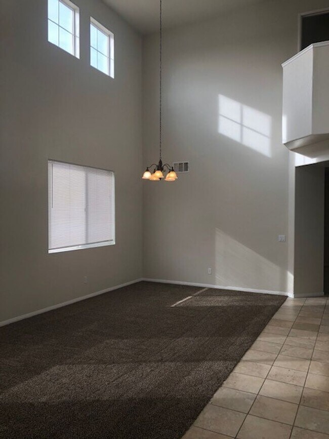 Building Photo - 4 bedroom 2.5 Bath 2-Story Corner Lot Home...
