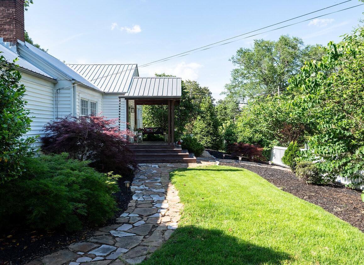 Foto principal - 630 Talmadge Dr