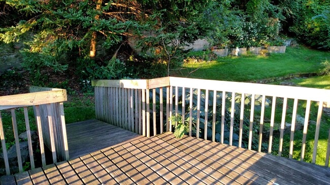 Building Photo - Large 2 Bed/1.5 Bath- Available August 1st! Central Air - Off Street Parking - Beautiful Back Yar...