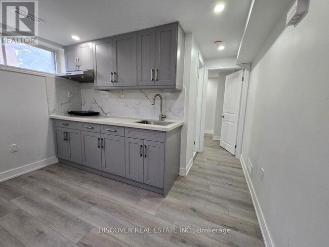 Building Photo - 186 Floradale Dr