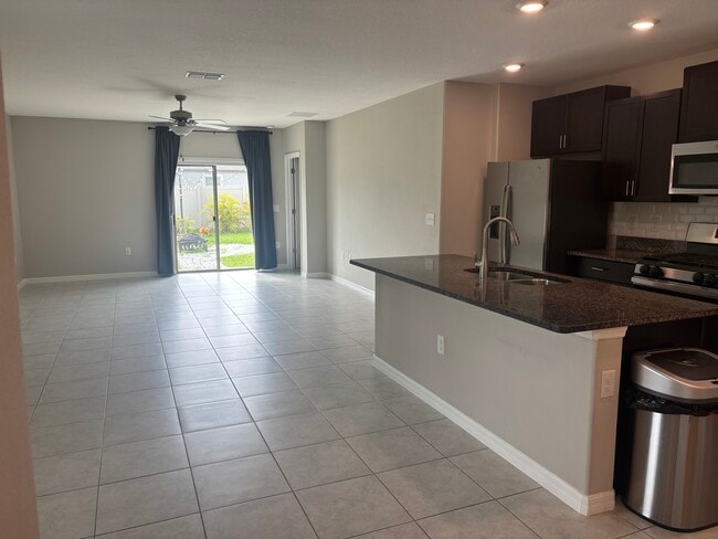 Foto del edificio - 9663 Channing Hill Dr