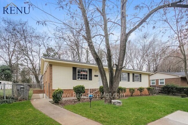 Foto del edificio - Available Now!! *** $0 APPLICATION FEE***