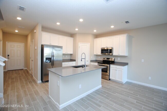 Foto del edificio - 383 Boracay Cir