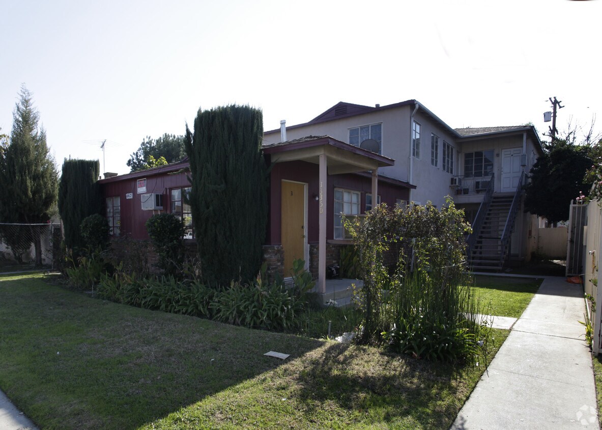 Foto del edificio - 13350 Victory Blvd