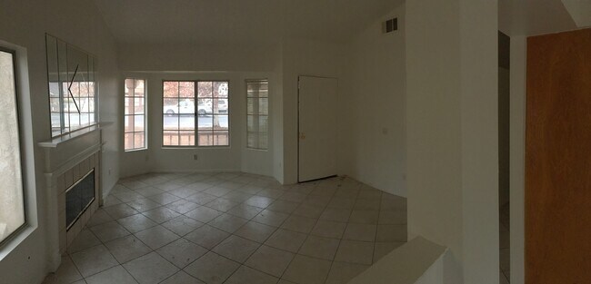 Foto del edificio - 3 Bedroom / 2 Bathroom Home in Perris