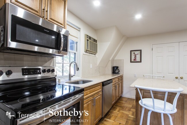 372 Burns St Unit 3 Queens Ny 11375 Apartment For Rent In