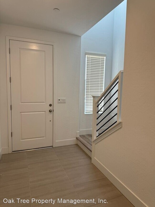 Foto del edificio - 3 br, 2 bath House - 577 N. Helm Lane