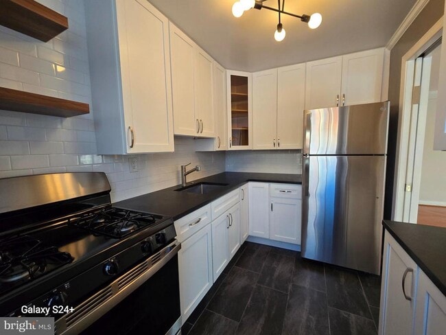 Building Photo - 6618 Boulevard View