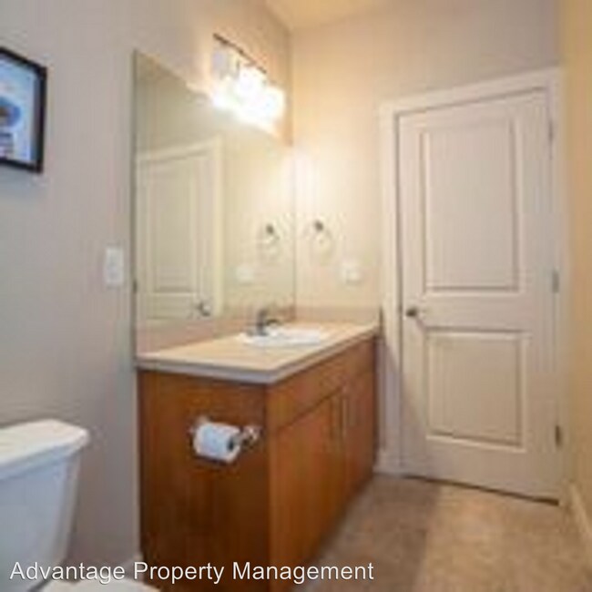 Building Photo - 3 br, 3 bath House - 712 W. Laurel Street #2