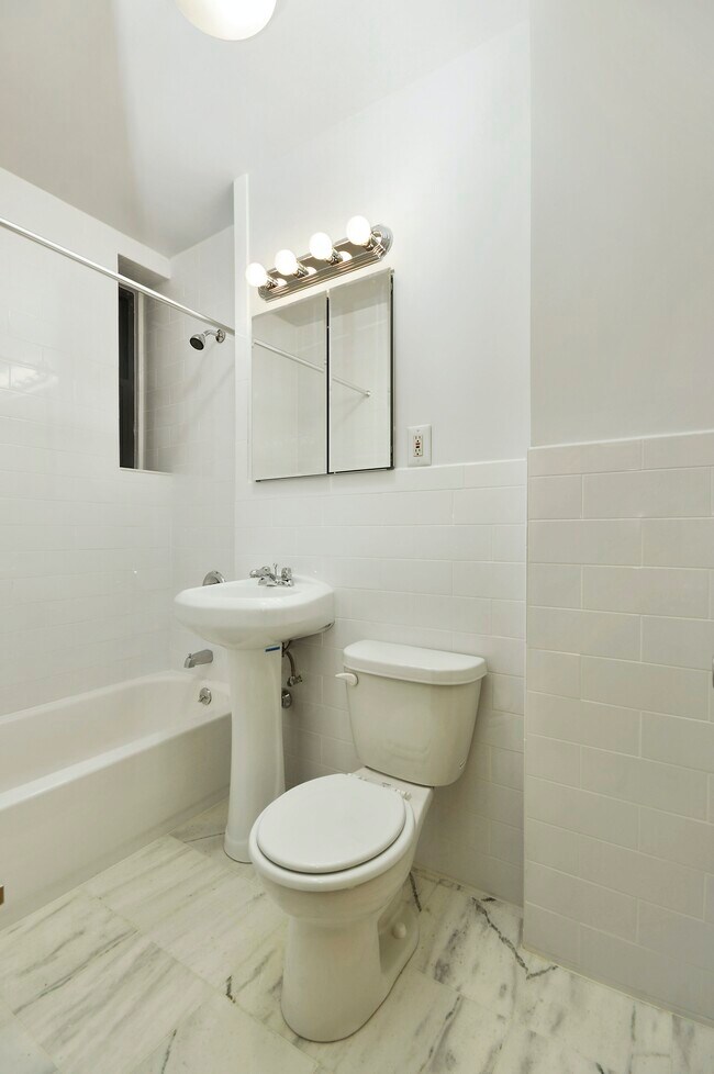 Foto del edificio - RENOVATED STUDIO BY PARK