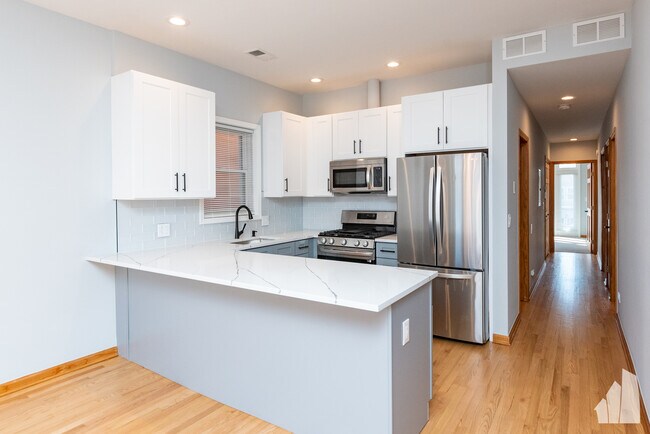 Foto del edificio - 2338 N Greenview Ave