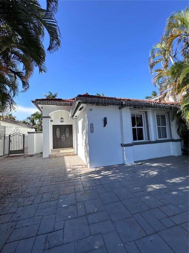 Foto principal - 12925 NW 8th Ln