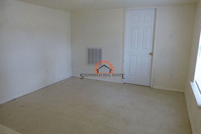 Foto del edificio - Need a home on budget - take a look!
