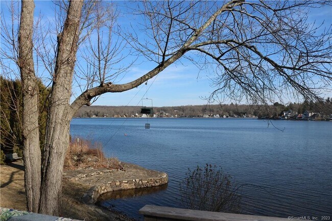 Foto del edificio - 14 Westover Ln