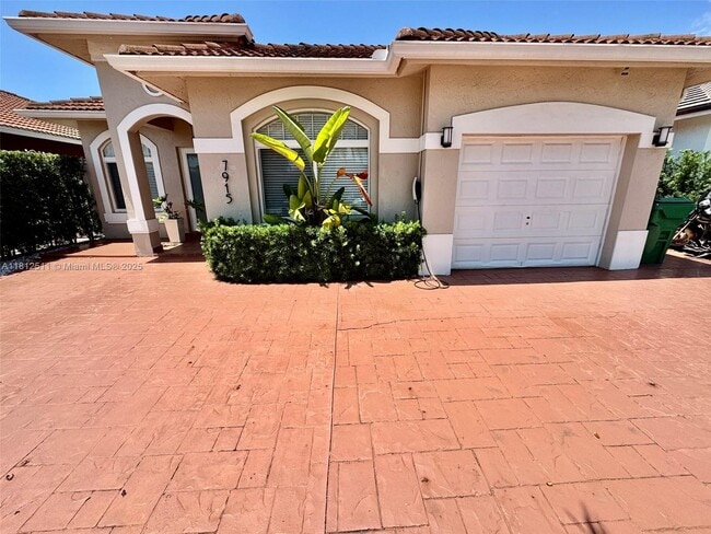Foto del edificio - 7915 NW 200th Terrace