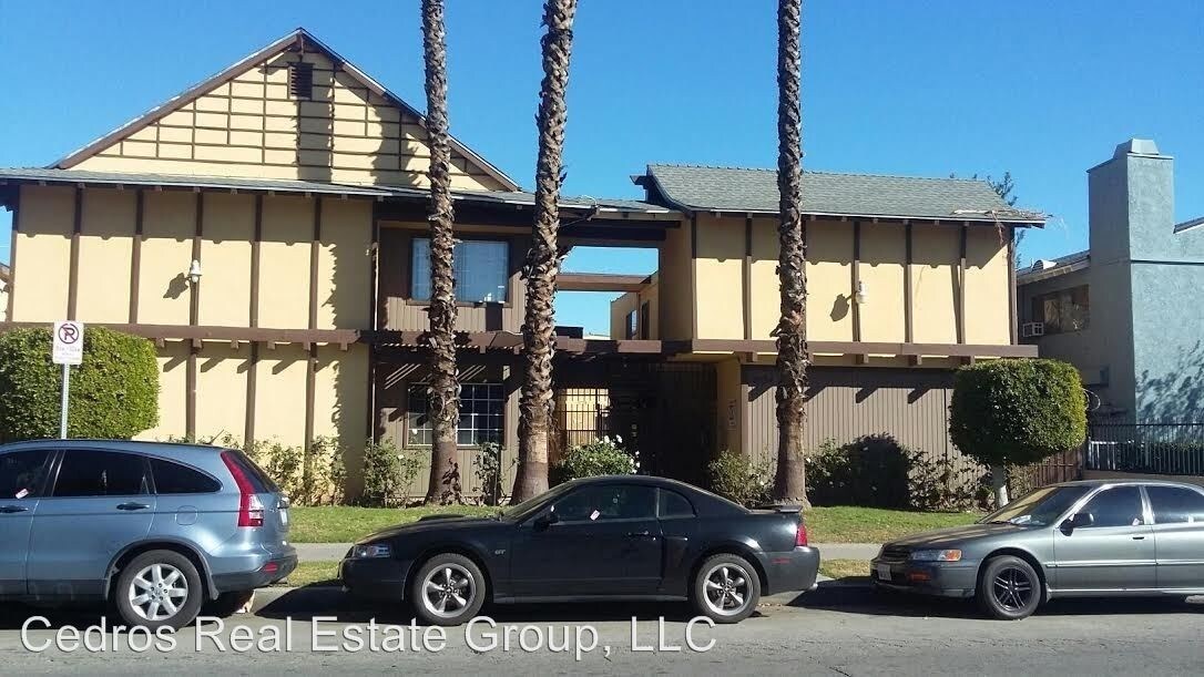 Primary Photo - 8734 Cedros Ave