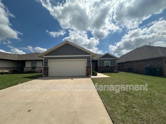 Building Photo - 2216 Fallview Dr