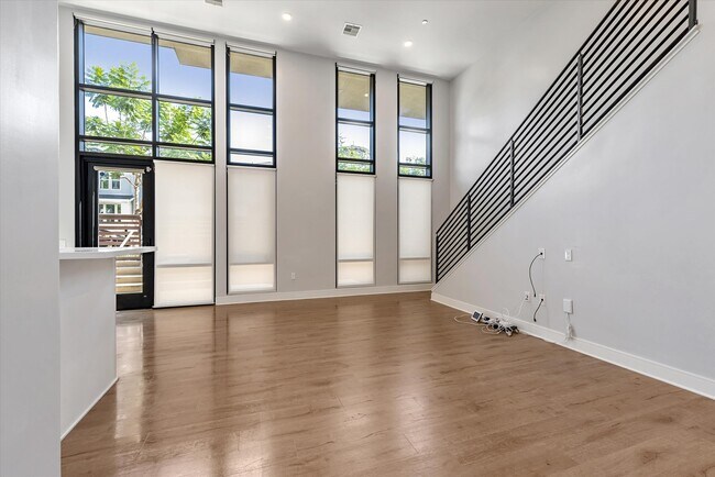 Building Photo - 6030 Seabluff Dr