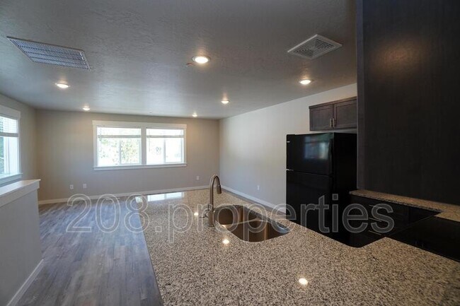 Foto del edificio - 447 2nd Ave N