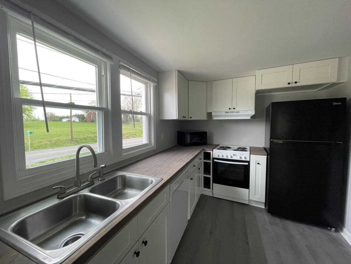 Primary Photo - Freshly Renovated Studio Apartment - water...