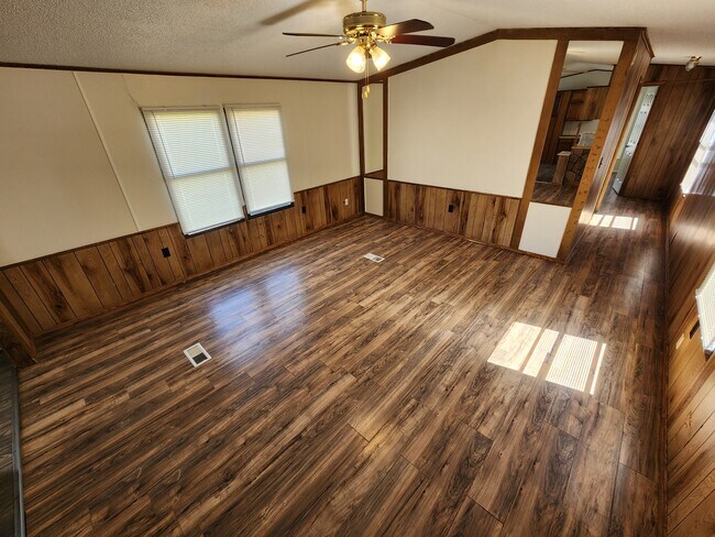 Foto del edificio - 10916 County Rd 1515