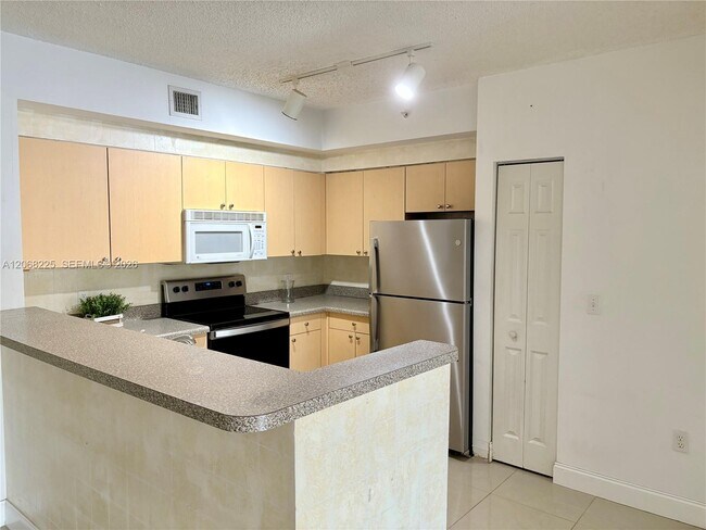 Foto del edificio - 8030 N Nob Hill Rd