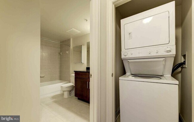 Building Photo - 525 N Fayette St