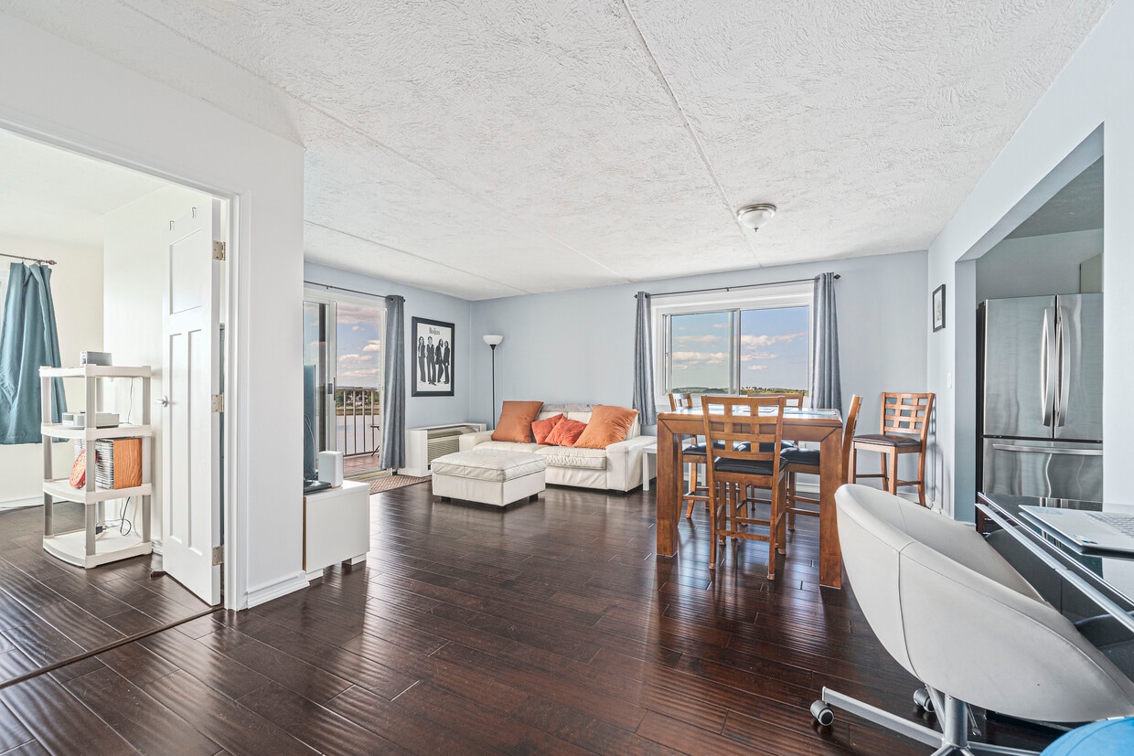Foto principal - 200 Cove Way