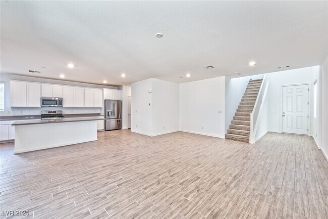 Foto del edificio - 243 Polaris Ridge Ave