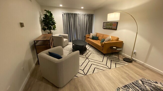 Foto del edificio - 2 Bedroom 1 Bath - Blocks from Pearl Street and Downtown