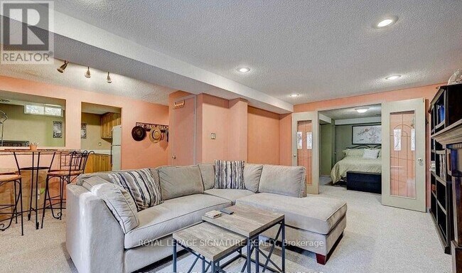 Photo du bâtiment - 608 Springview Dr